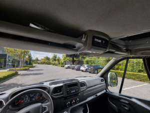 Montaż tachografu G2V2 w busie dostawczym do międzynarodowego transportu od 2,5 do 3,5 tony